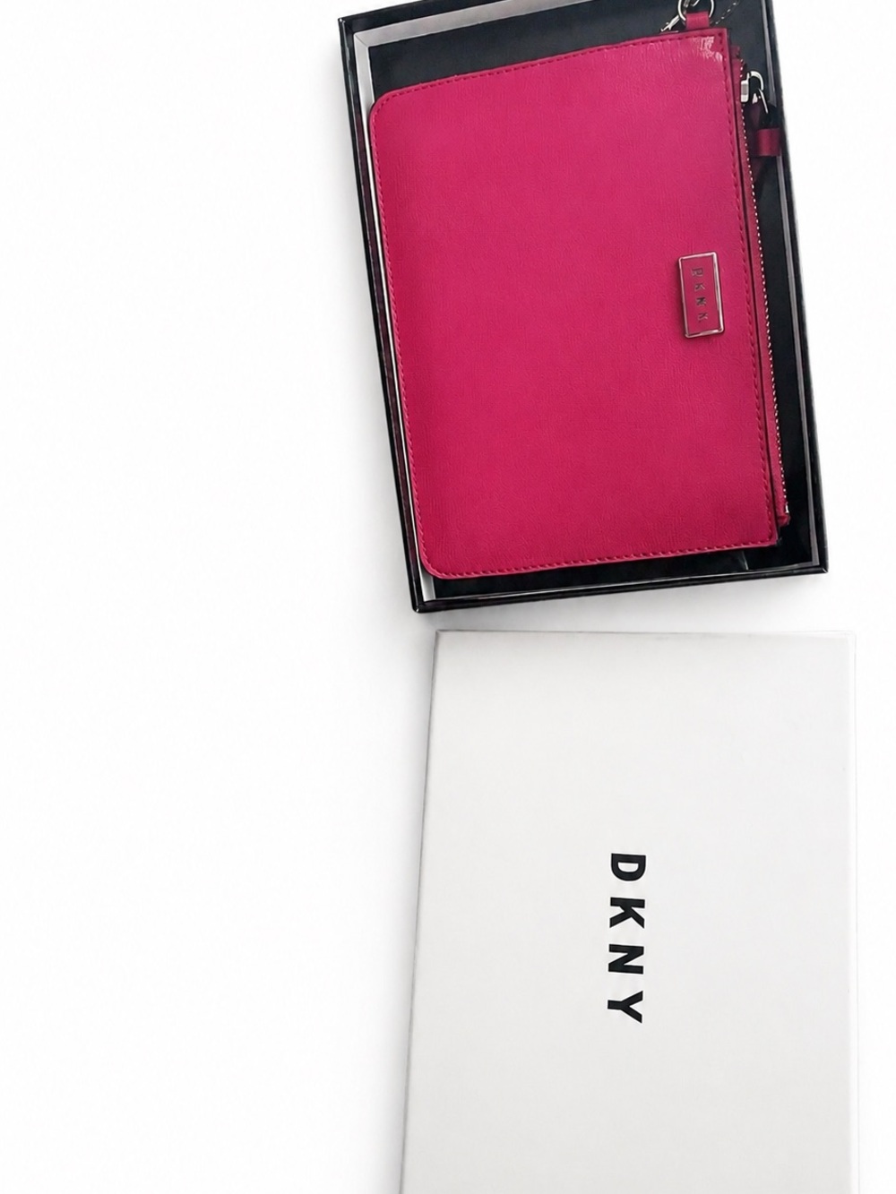 DKNY Gigi  wristlet Wallet